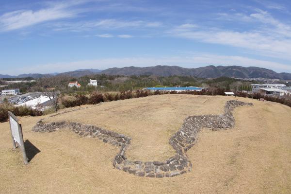 矢谷古墳（遠景）