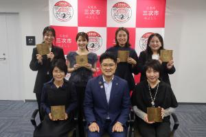 アントレーヌ表彰式で認定された7名のうち6名と三次市長