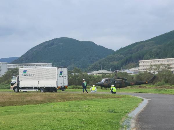 自衛隊ヘリ(物資輸送)