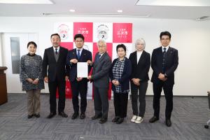 提言書提出時の写真１