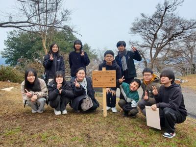 植樹記念プレートでの写真撮影