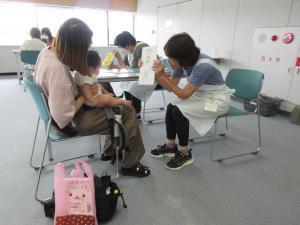 乳幼児健診絵本の読み聞かせ