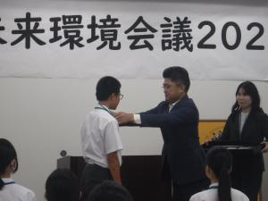 ２