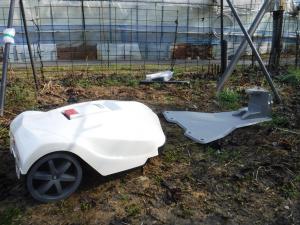自動草刈りロボット